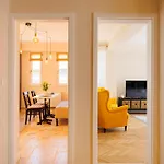 Stunning 2br Old View Apartment *