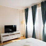 Apartment Stunning 2br Old View