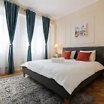 Apartment Stunning 2br Old View