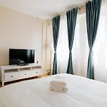 Apartment Stunning 2br Old View