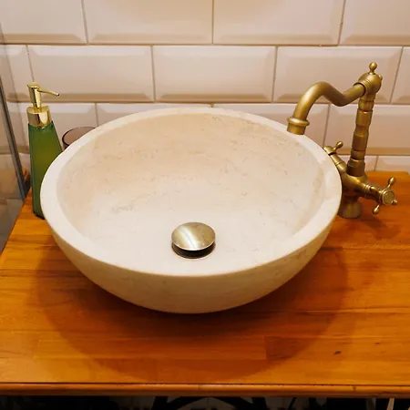 Stunning 2br Old View *