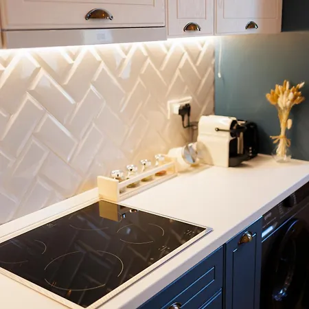 Stunning 2br Old View