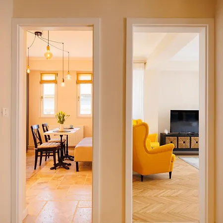 Stunning 2br Old View Apartman *