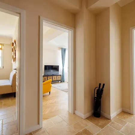 Διαμέρισμα Stunning 2br Old View