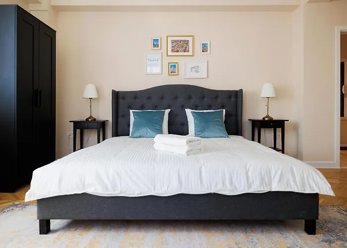 Apartment Stunning 2br Old View