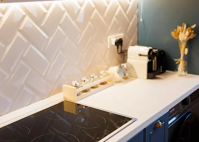 Stunning 2br Old View