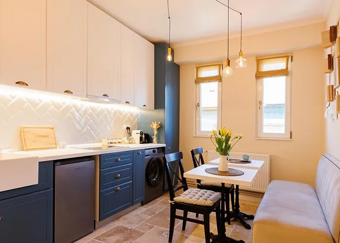 Stunning 2br Old View