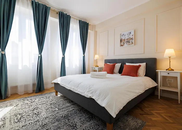 Apartament Stunning 2br Old View