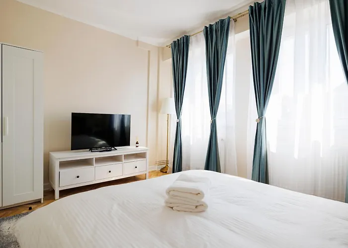 Apartament Stunning 2br Old View