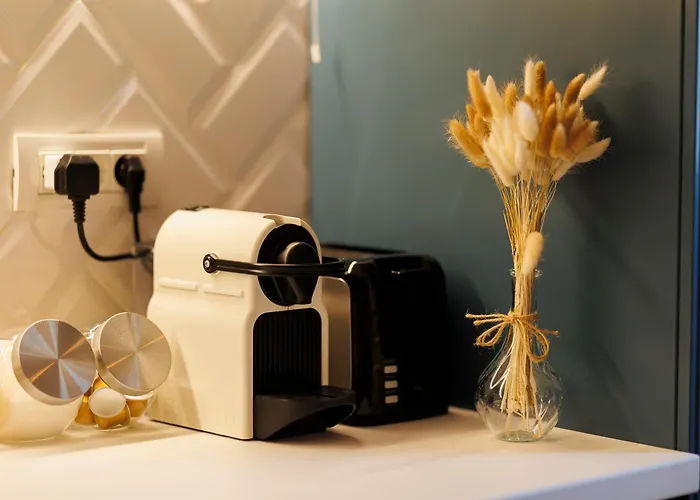 Stunning 2br Old View